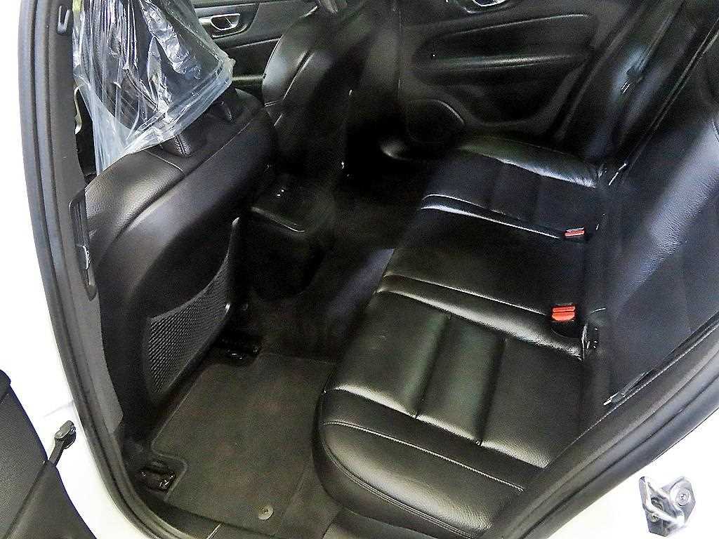 Volvo S60 — photo 07