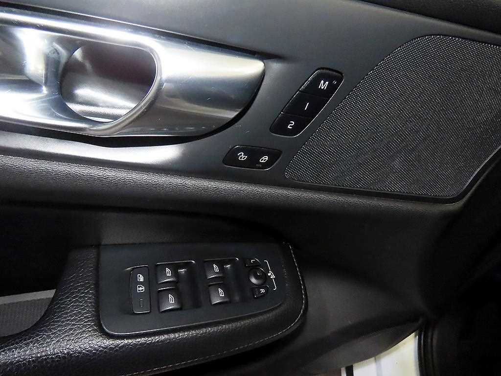 Volvo S60 — photo 13