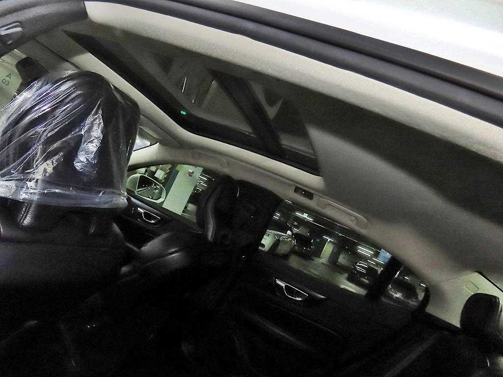 Volvo S60 — photo 17