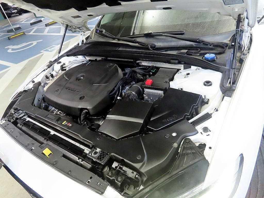 Volvo S60 — photo 18