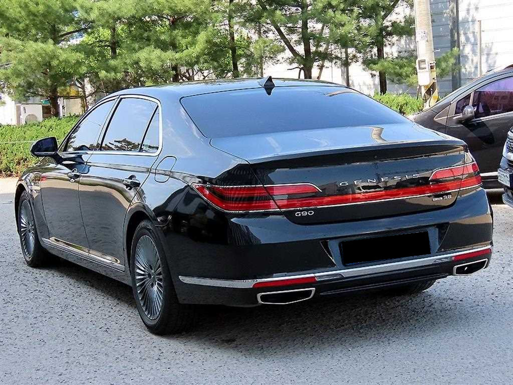 Genesis G90 — photo 03