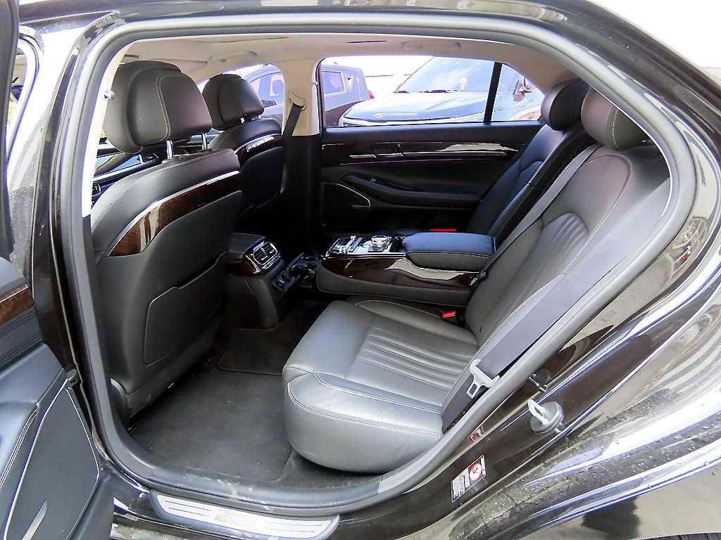 Genesis G90 — photo 06