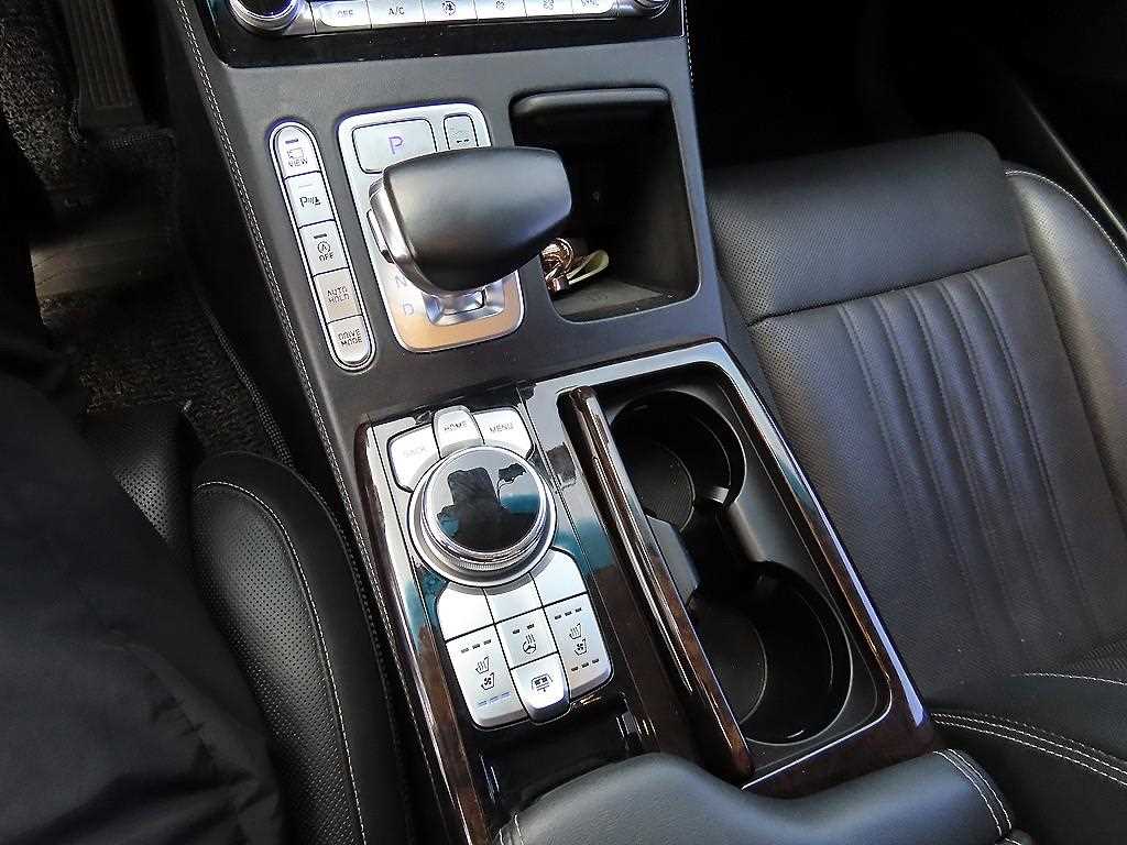 Genesis G90 — photo 11
