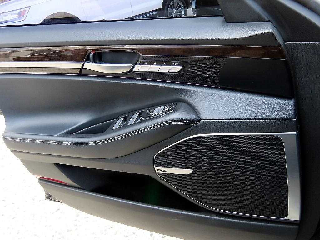 Genesis G90 — photo 12
