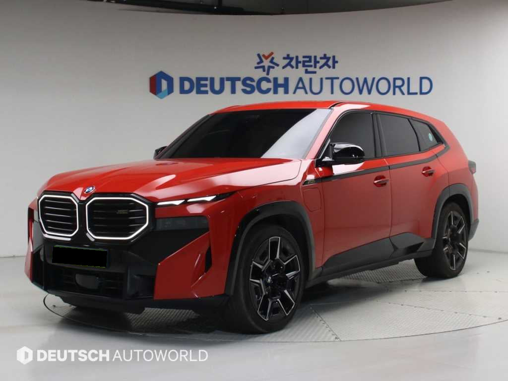BMW XM — photo 01