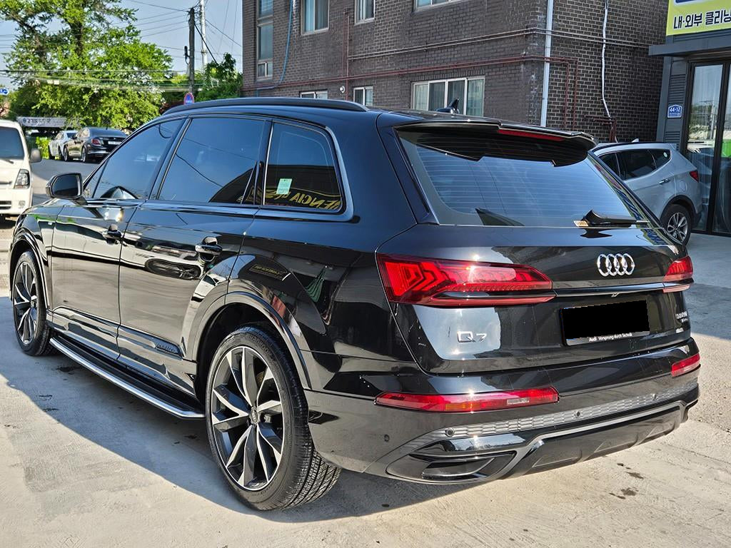 Audi Q7 — photo 03