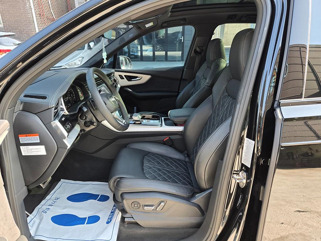 Audi Q7 — photo 05