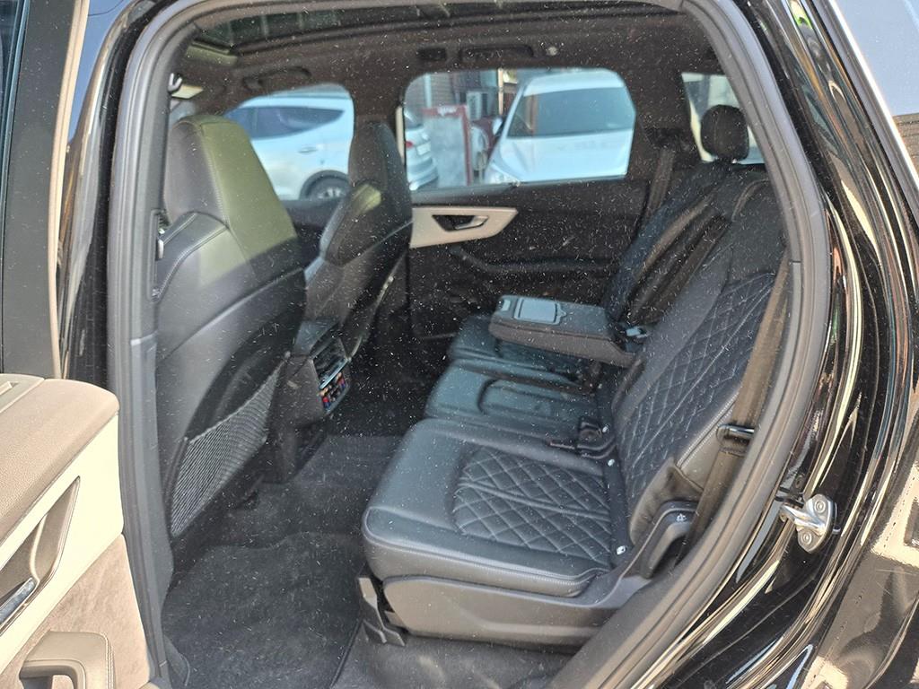 Audi Q7 — photo 06