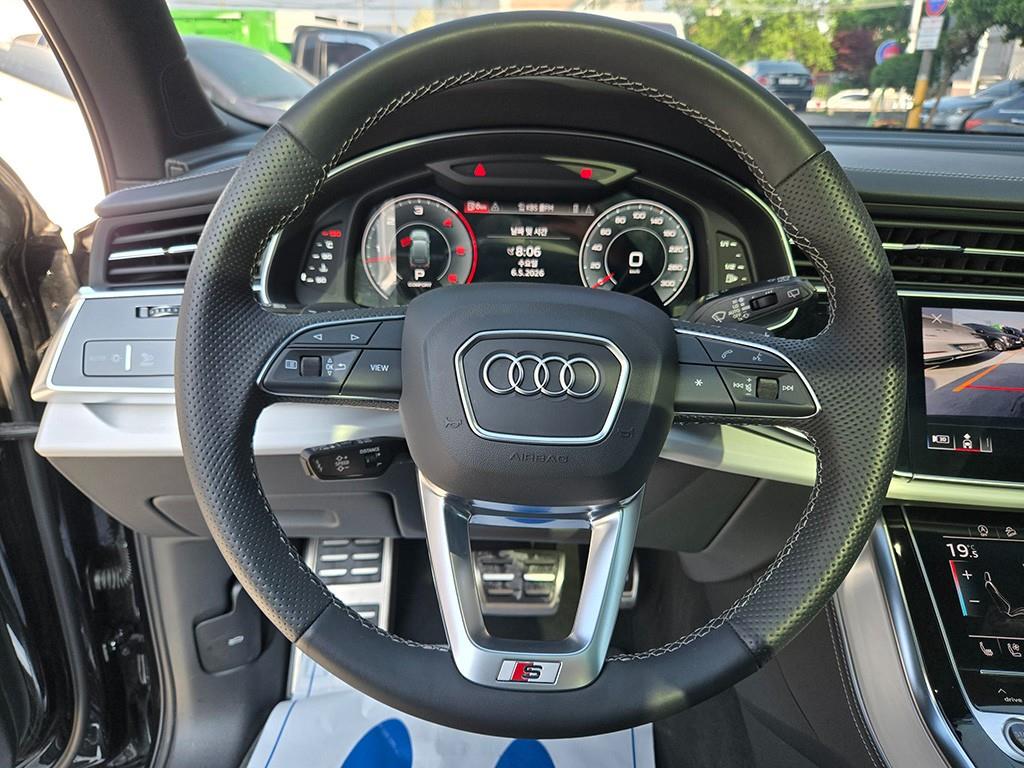 Audi Q7 — photo 07