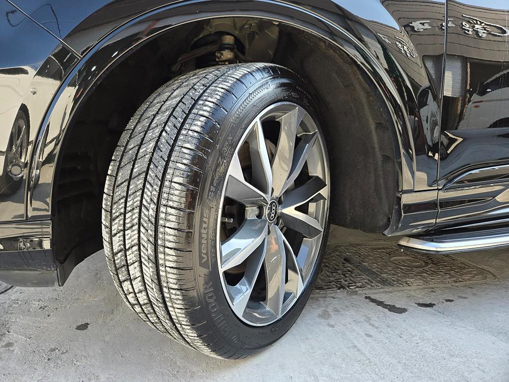 Audi Q7 — photo 20