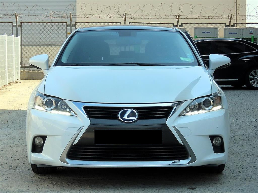 Lexus CT200h — photo 01