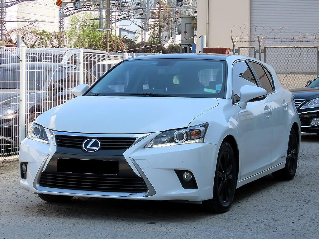 Lexus CT200h — photo 02