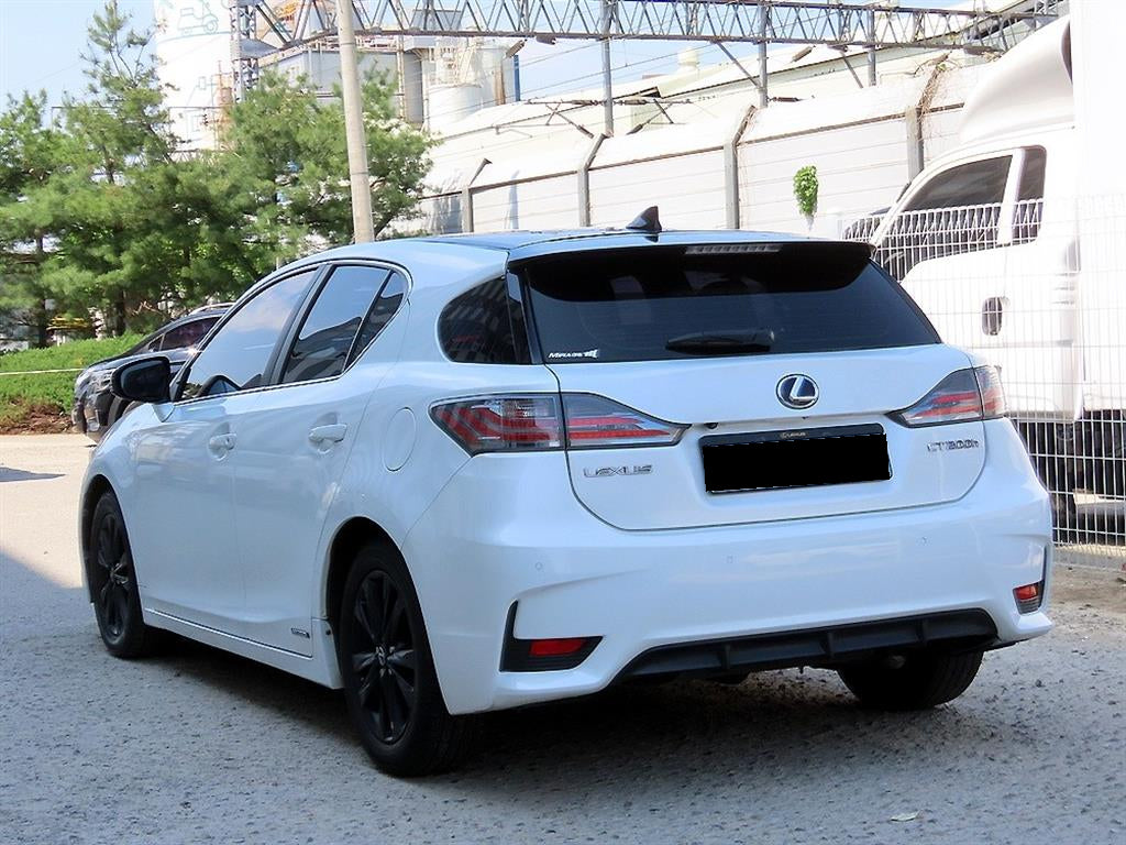 Lexus CT200h — photo 03
