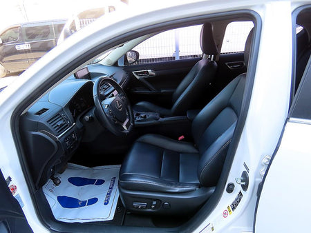 Lexus CT200h — photo 05