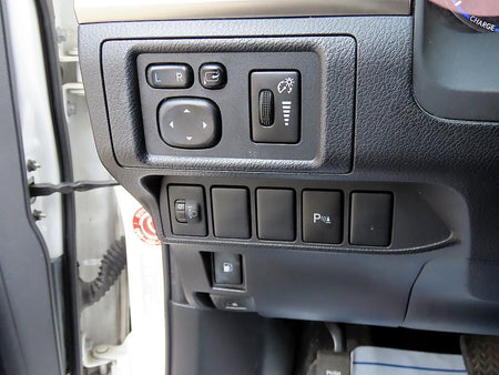 Lexus CT200h — photo 12