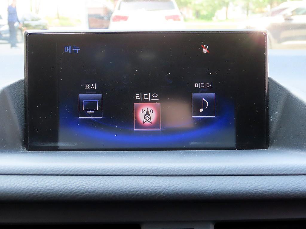 Lexus CT200h — photo 14