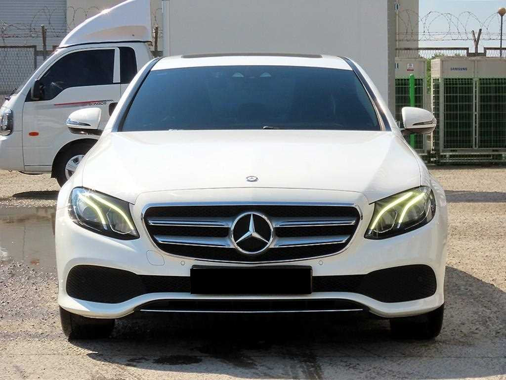 Mercedes-Benz E-Class — photo 01
