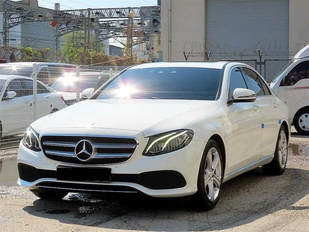 Mercedes-Benz E-Class — photo 02
