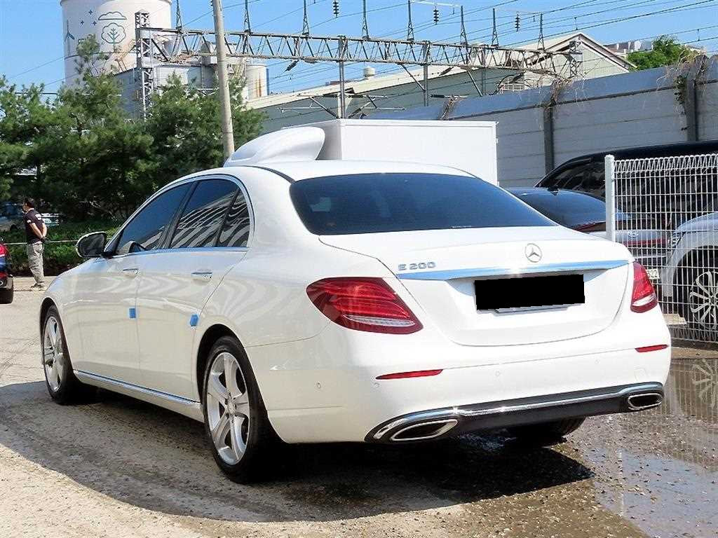 Mercedes-Benz E-Class — photo 03