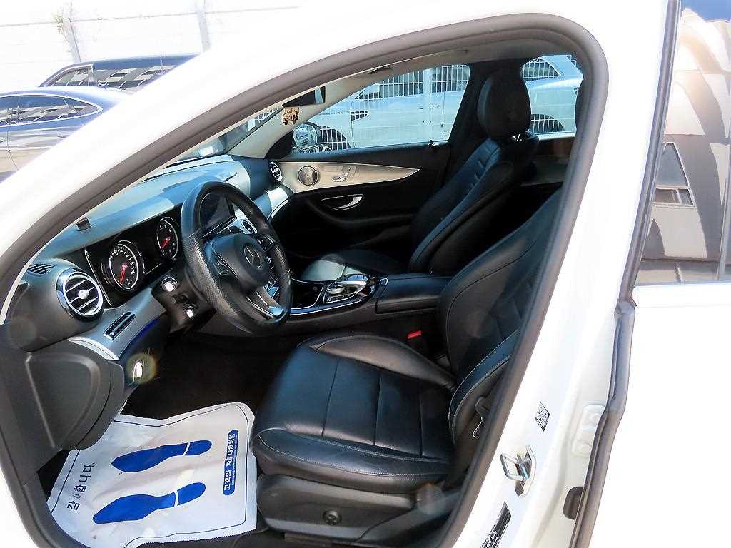 Mercedes-Benz E-Class — photo 05