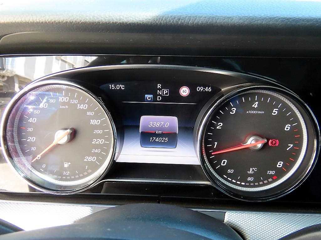 Mercedes-Benz E-Class — photo 09