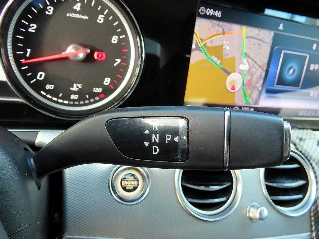 Mercedes-Benz E-Class — photo 10