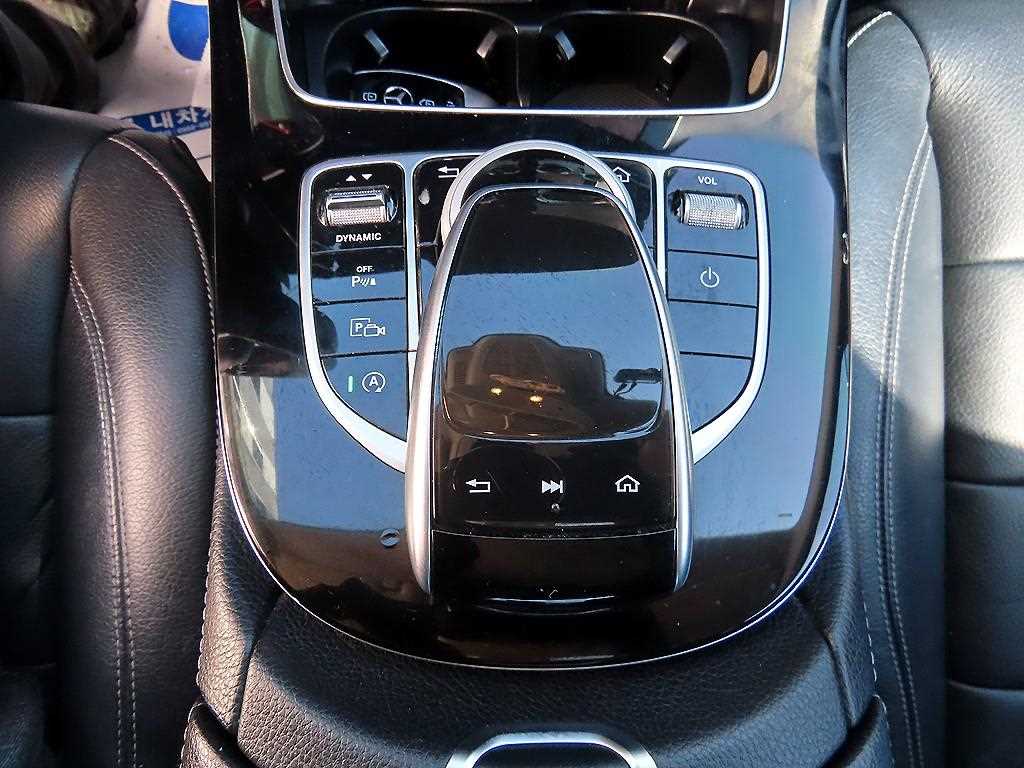 Mercedes-Benz E-Class — photo 12