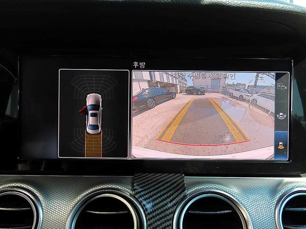 Mercedes-Benz E-Class — photo 14