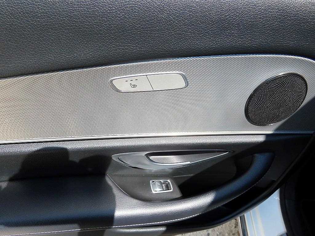 Mercedes-Benz E-Class — photo 16