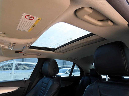 Mercedes-Benz E-Class — photo 18