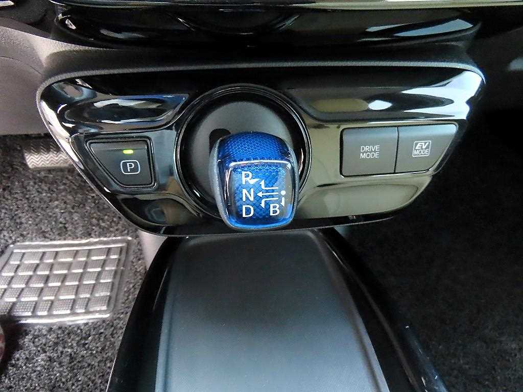 Toyota Prius — photo 10
