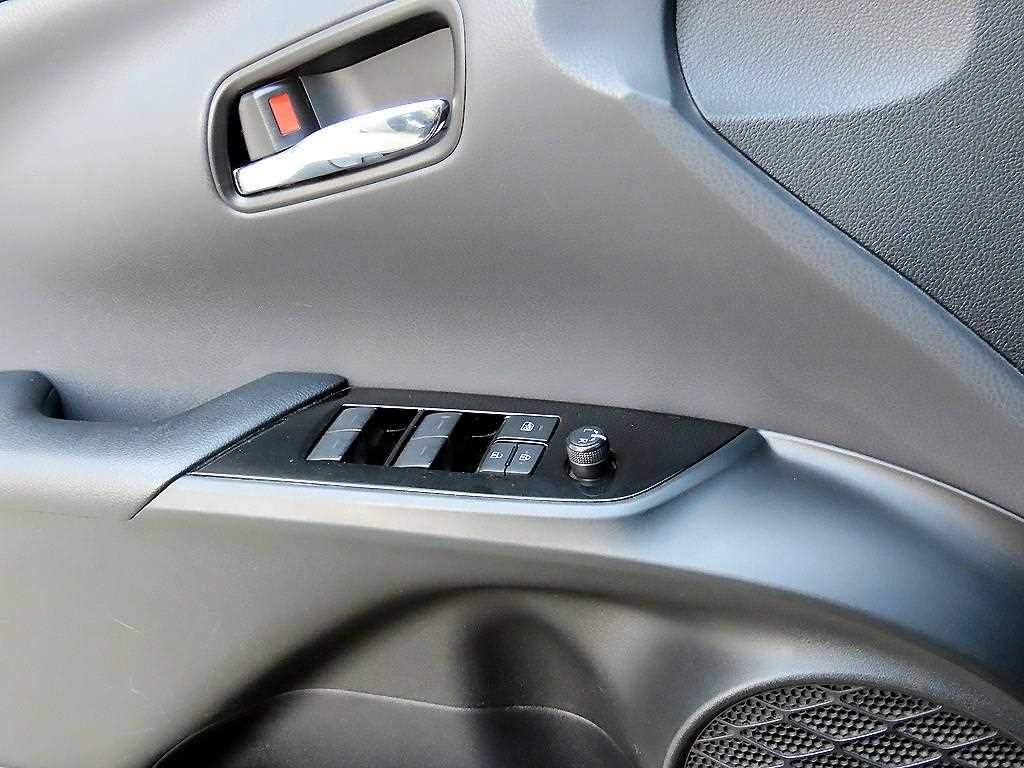 Toyota Prius — photo 11