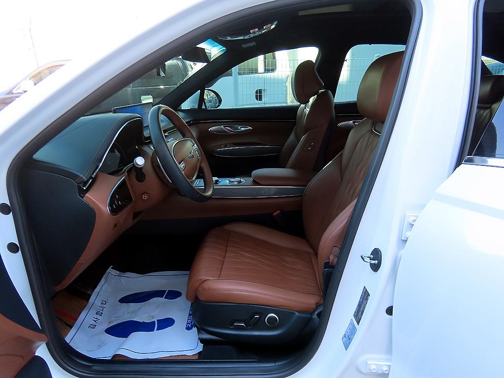 Genesis GV70 — photo 05