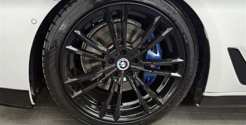 BMW 5-Series — photo 06