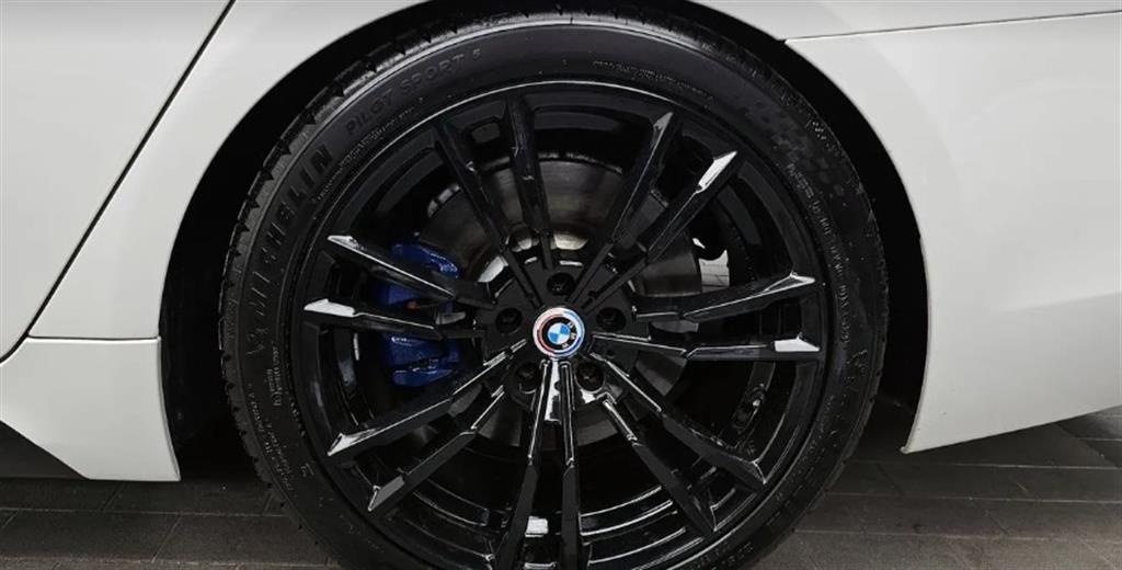BMW 5-Series — photo 07
