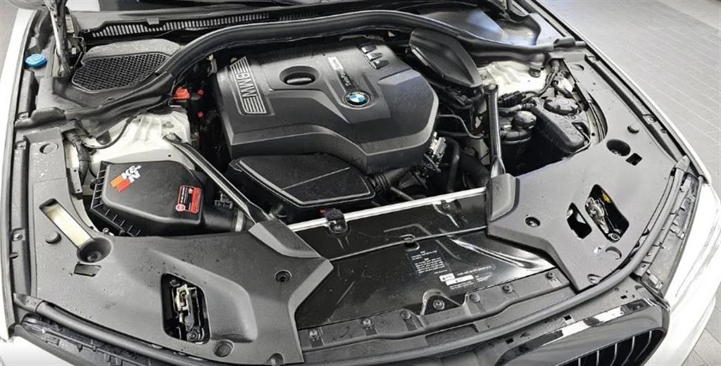 BMW 5-Series — photo 10