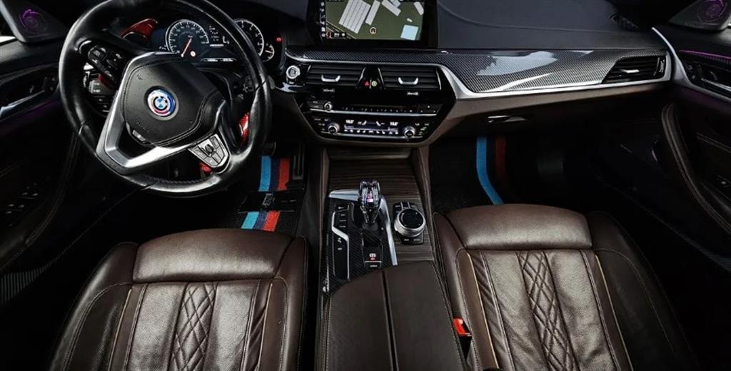 BMW 5-Series — photo 11