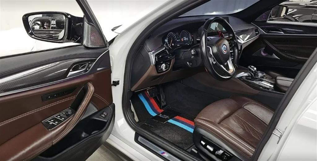BMW 5-Series — photo 16