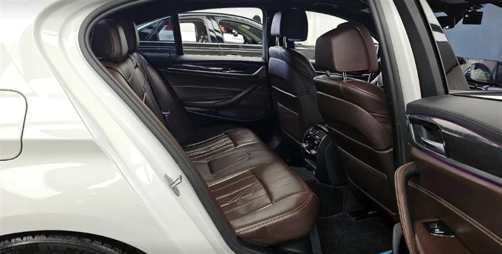 BMW 5-Series — photo 19