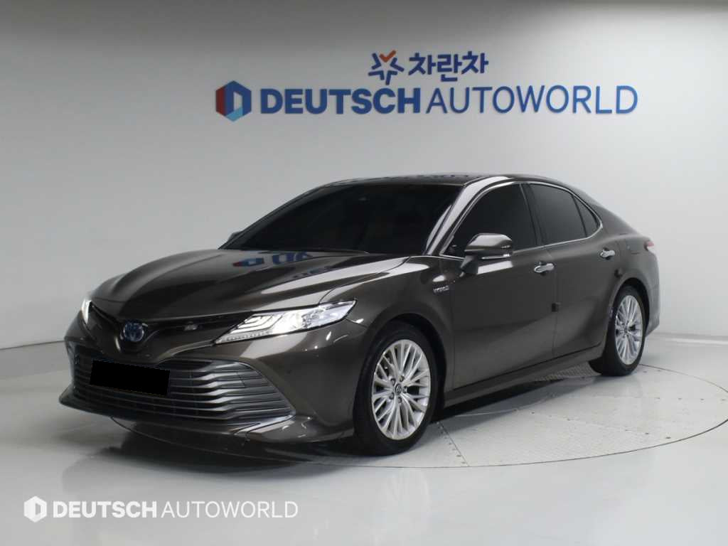 Toyota Camry — photo 01