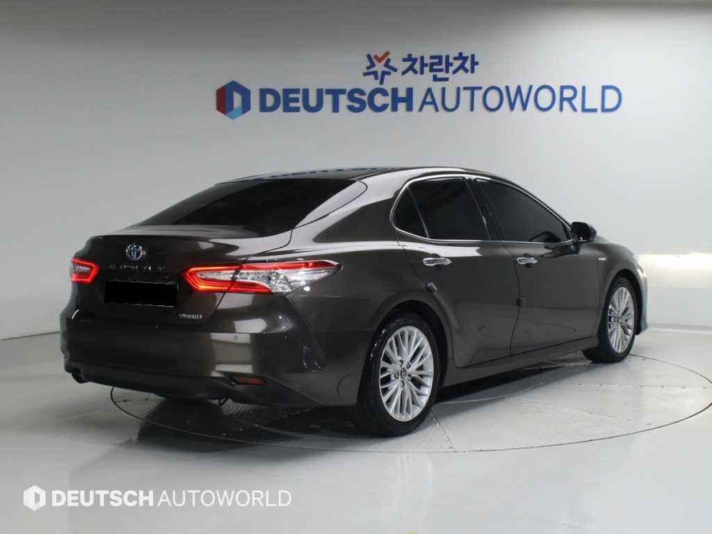 Toyota Camry — photo 02
