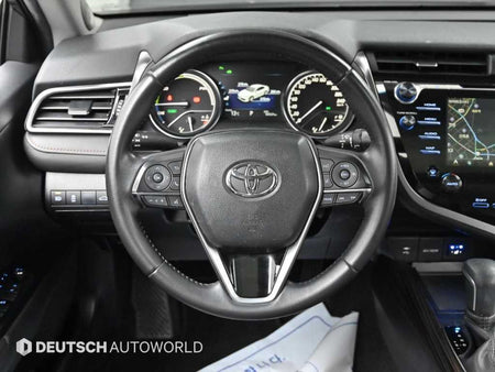 Toyota Camry — photo 13