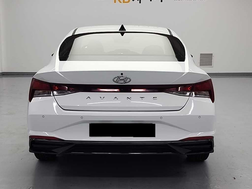 Hyundai Avante — photo 03