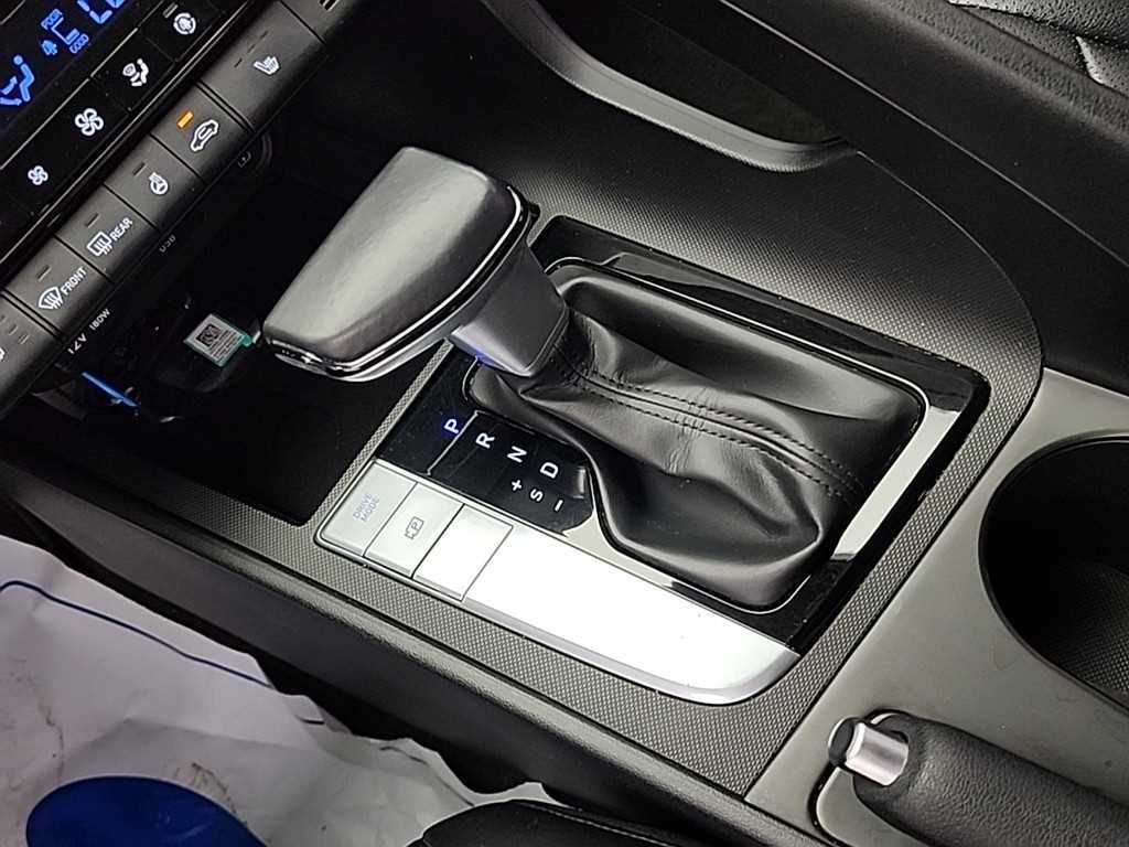Hyundai Avante — photo 08