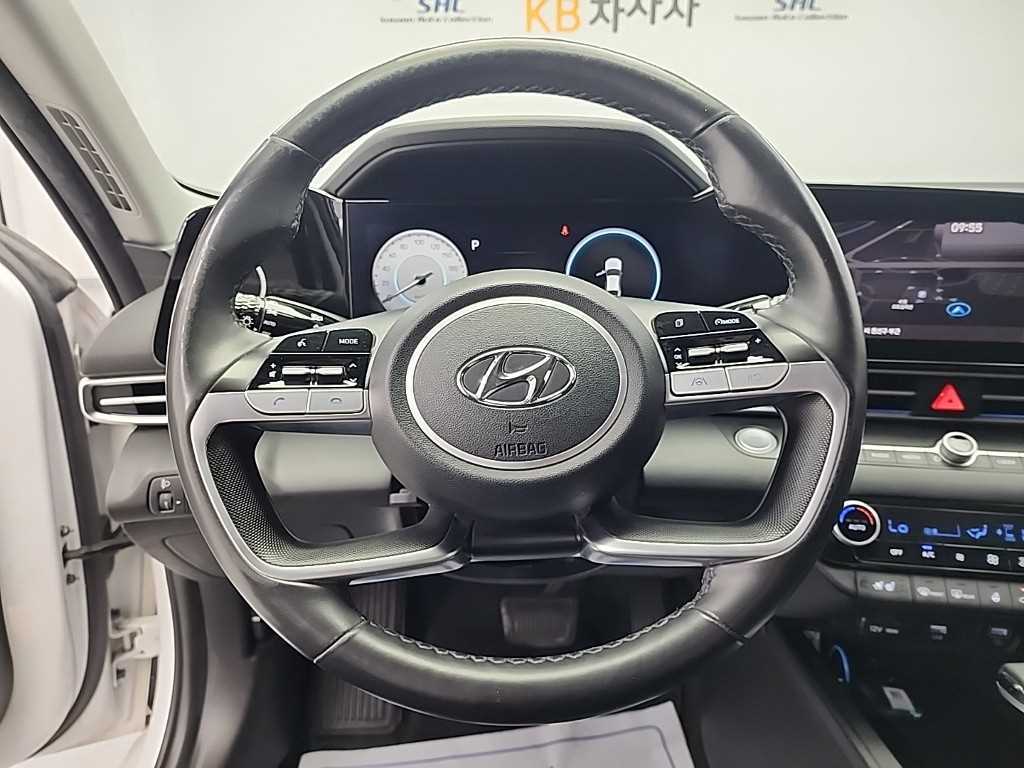 Hyundai Avante — photo 09