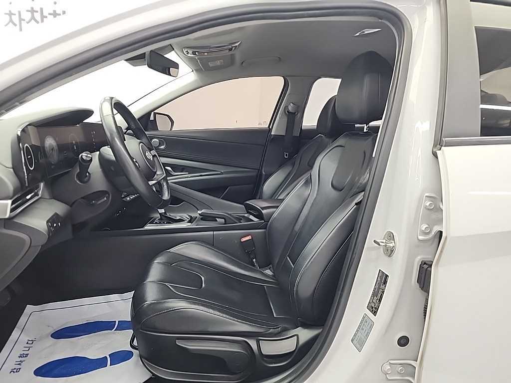 Hyundai Avante — photo 11