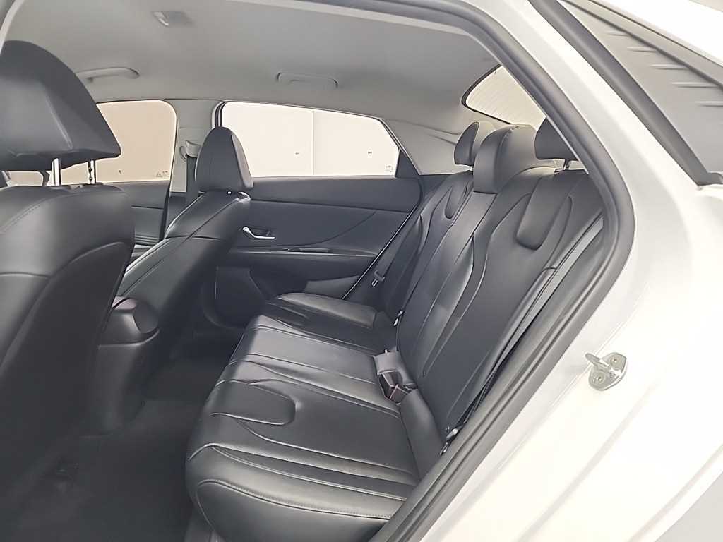 Hyundai Avante — photo 12