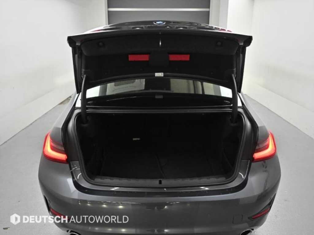 BMW 3-Series — photo 19