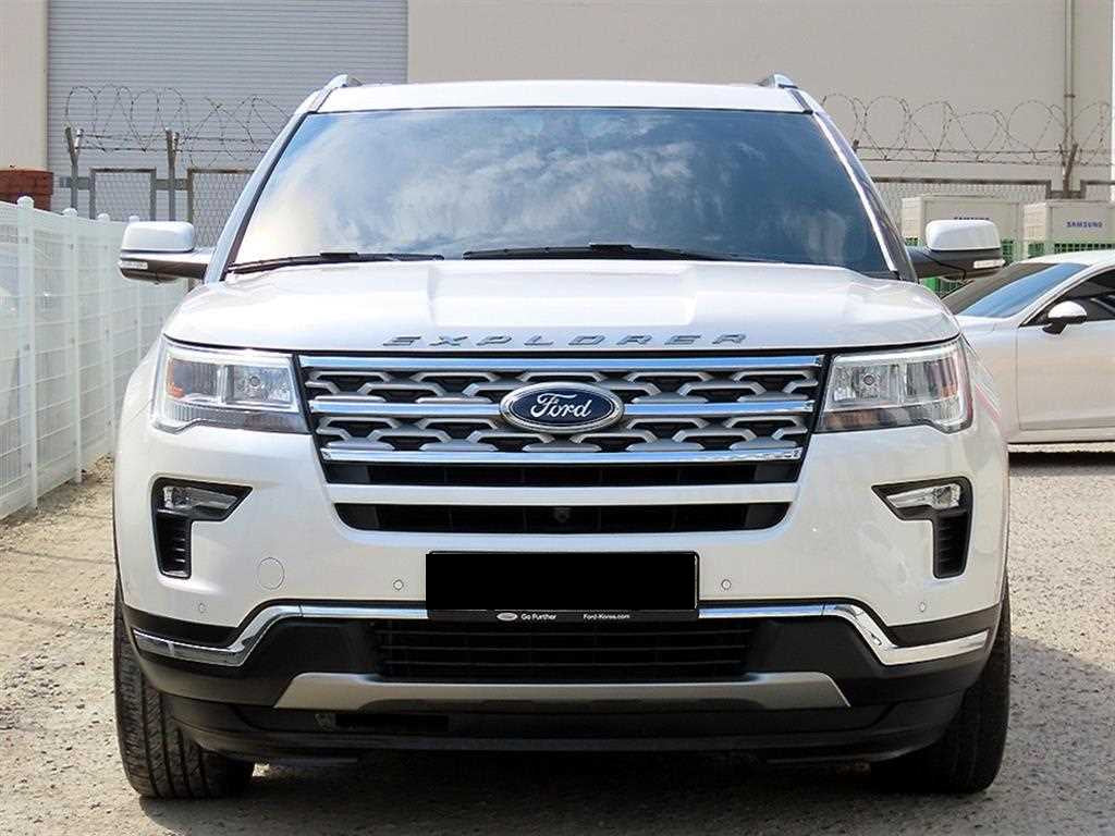 Ford Explorer — photo 01