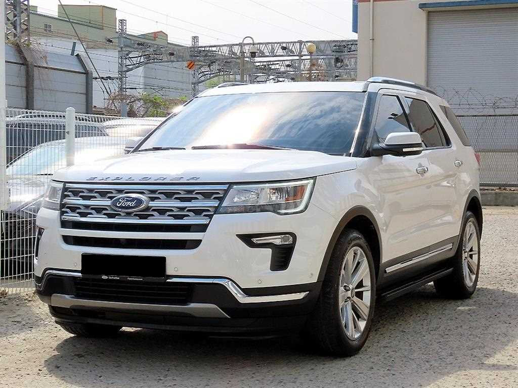 Ford Explorer — photo 02